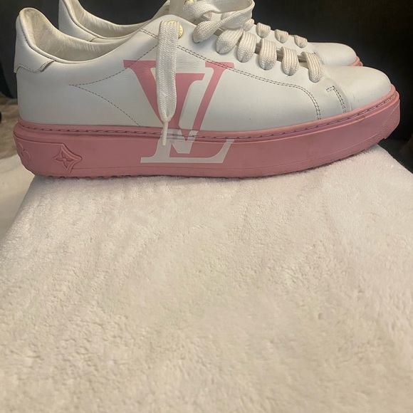 Authentic Louis Vuitton sneakers - Picture 9 of 10